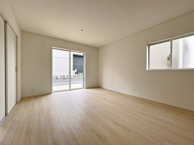 新築戸建・新築建売　郡山市安積町笹川第7　永盛小・安積中の居間・リビング|広々としたリビング！ゆとりのあるスペースで自然と家族が集まる空間です！