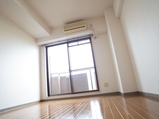 【居間・リビング】 | YKハイツ西明石 | ※同建物別部屋の写真になります。