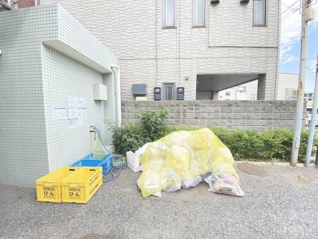 クオーレプロバンス篠崎のその他共用部分|敷地内ゴミ置き場です☆