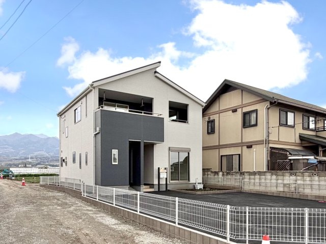 【新築戸建】第2渋川市金井の外観|■外観|シンプルで洗練されたデザインは住まう人の色に染まり、個性を映し出します♪本日見学可能(*＾＾*)