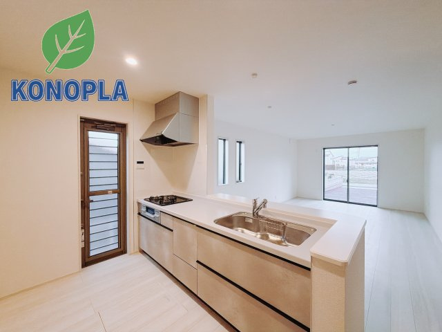 【新築戸建】第2渋川市金井の居間・リビング|■リビング｜家族でゆったりくつろげる、居心地の良いリビング♪賃貸と違って、テレビや音楽の音を気にしなくて良いことが嬉しいですね(*＾＾*)