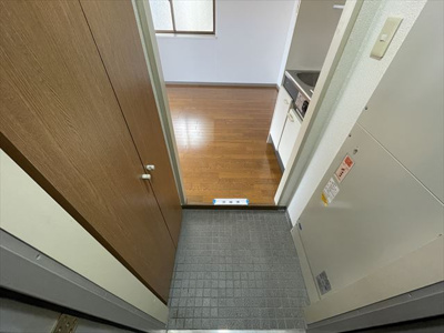 【玄関】 | YKハイツ西明石 | ※同建物別部屋の写真になります。