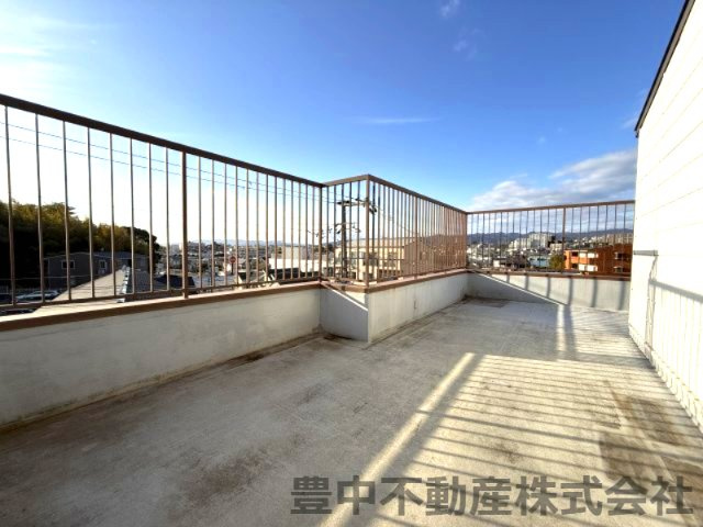 豊中市西泉丘１丁目戸建のバルコニー