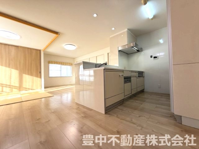 豊中市西泉丘１丁目戸建の居間・リビング