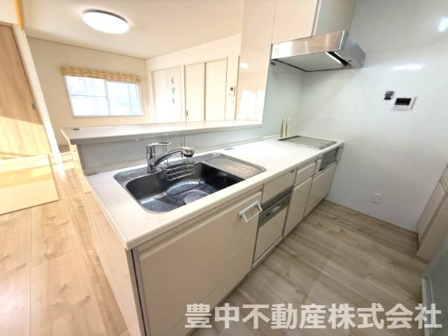 豊中市西泉丘１丁目戸建のキッチン