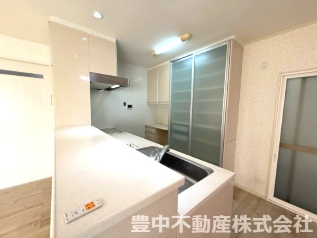 豊中市西泉丘１丁目戸建のキッチン