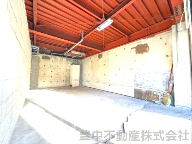 豊中市西泉丘１丁目戸建の駐車場