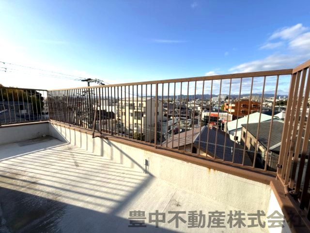 豊中市西泉丘１丁目戸建のバルコニー