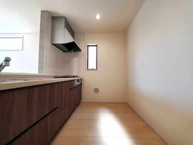 八潮市　緑町5丁目　新築戸建　全2棟のキッチン|内装の主役　キッチンです