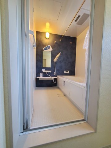 八潮市　緑町5丁目　新築戸建　全2棟の浴室|梅雨の時期は大活躍の浴室乾燥機！家族の数だけ増える洗濯物もしっかり乾かせます