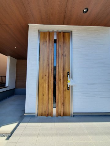 八潮市　緑町5丁目　新築戸建　全2棟の玄関|落ち着いた玄関です