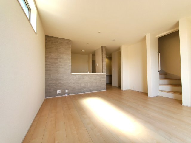 八潮市　緑町5丁目　新築戸建　全2棟の居間・リビング|居間です