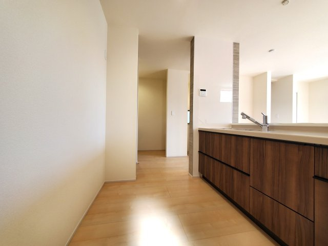 八潮市　緑町5丁目　新築戸建　全2棟のキッチン|キッチンでお料理をお楽しみください