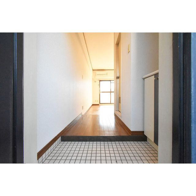 豊国スカイマンション国分の玄関|※掲載写真は同物件別号室の参考写真です。実際のお部屋とは間取り・設備・内装等が異なる場合があり、現況を優先とします。