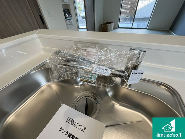 野洲市近江富士　第2期　新築一戸建てのその他|浄水器を内蔵！炊飯時、お茶を作る時に安心してお水を使えます！お湯と冷水、浄水と原水、シャワーの切替えもワンタッチです！
