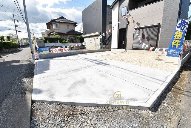 ケイアイフィット　水戸市渡里町　4期 　限定1棟！の前面道路含む現地写真|駐車場は十分なスペース。ご家族それぞれが車をご所有の場合や、来客の際も安心です。
内覧可能です。ご予約はHPから、またお電話でもお気軽にどうぞ。