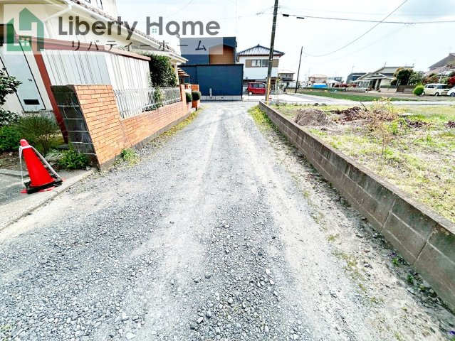 ひたちなか市津田　中古戸建の前面道路含む現地写真