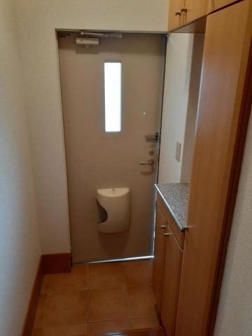 菊池郡菊陽町大字津久礼のアパートの玄関|収納もある玄関です