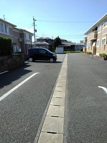 合志市須屋のアパートの駐車場|駐車スペースもあります