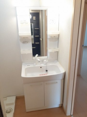 菊池郡菊陽町花立３丁目のアパートの洗面所|使いやすい洗面所です