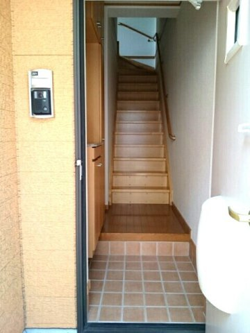 熊本市北区楡木４丁目のアパートの玄関|収納もある玄関です