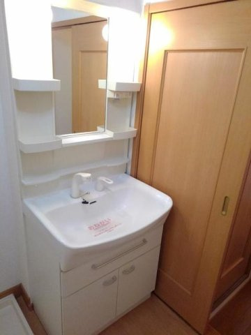 熊本市北区楡木４丁目のアパートの洗面所|ゆったりとスペースのある洗面所
