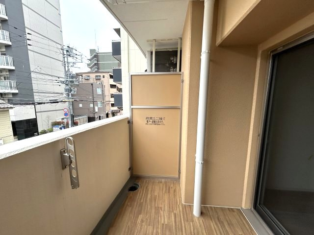 セレニテ三宮プリエのバルコニー