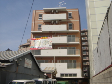 エレベータ付きで、重い荷物があっても便利です！