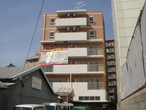 エレベータ付きで、重い荷物があっても便利です！