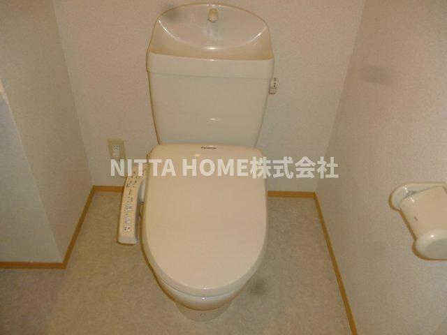メゾン ラ トゥール　Ｂ棟のトイレ|温水洗浄付きのトイレです＊