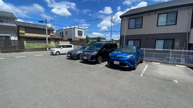 ペルル寺門の駐車場