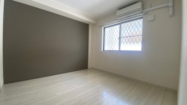 ペルル寺門の洋室