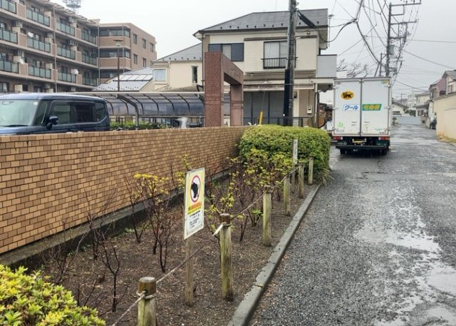 【庭】 | センチュリー八王子ひよどり山 | 物件によっては、入居者が個人的に使用できる専用庭がついているものもあります。また、住宅の中にある土間の部分を庭と呼ぶこともあります。庭の用途は住む人によって変わり、それによってデザインもさまざまです。