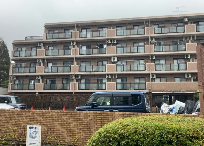 【外観】 | センチュリー八王子ひよどり山 | ＲＣ造、Reinforced Concreteは直訳すると補強されたコンクリートです。主に柱や梁・床・壁が鉄筋とコンクリートで構成おり、鉄筋を組んだ型枠にコンクリートを流し込んで固めたものを指します。