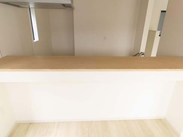 坂戸市柳町新築戸建の構造・工法・仕様|広々としたキッチンカウンター