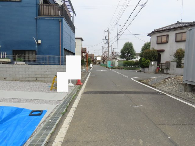 坂戸市柳町新築戸建の前面道路含む現地写真
