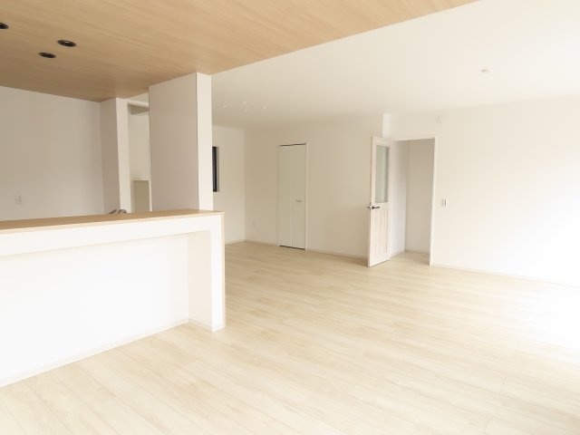 坂戸市柳町新築戸建の居間・リビング