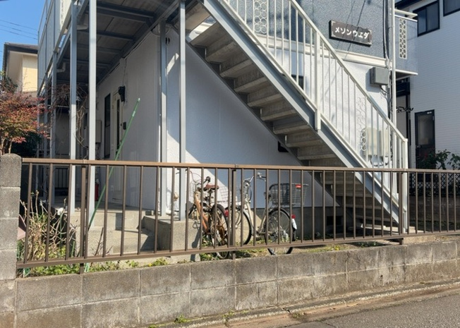 【外観】 | メゾン上田 | 人が暮らすうえで日光は大切な要素となります。日当たりの良さは譲れないポイントですね。併せて近くに大きな建築物の建築予定がないか、あるいはそれが可能な土地が近くにないか事前に確認することもお勧めします。