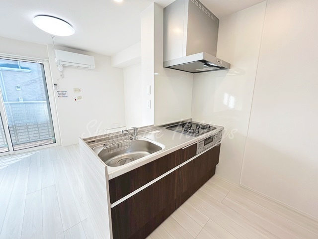 大和市深見西１丁目のアパートのキッチン