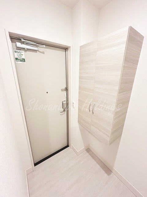 大和市深見西１丁目のアパートの玄関