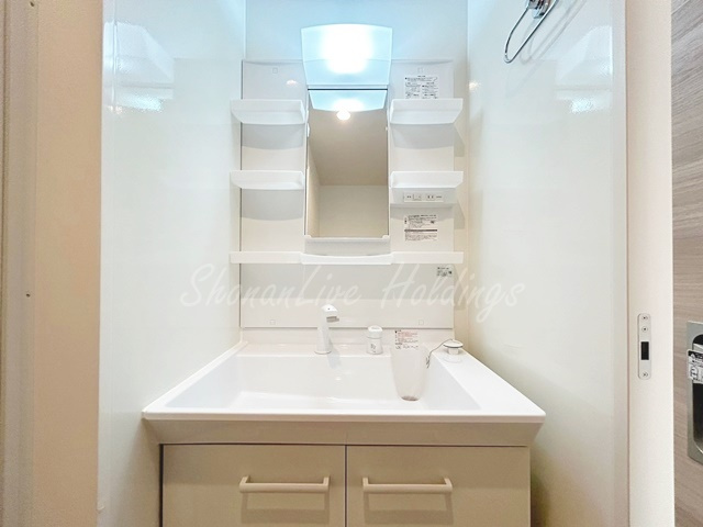 大和市深見西１丁目のアパートの洗面所