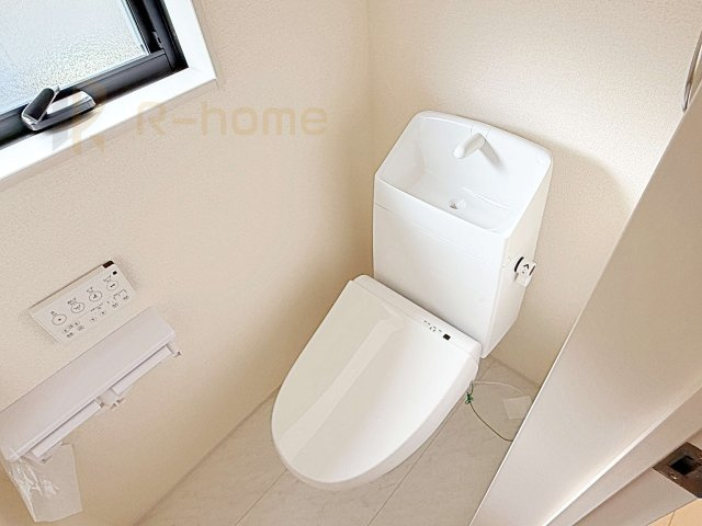 ひたちなか市阿字ヶ浦町　新築戸建て　1号棟のトイレ|温水洗浄便座付きのトイレ。
トイレが２ヵ所設置で朝の忙しい時間でも安心です。