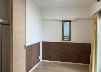 【洋室】 | ミオカステーロ八王子Ⅱ | 洋室のメリットは重い家具が置きやすく、身の回りが整理しやすいことです。 床がフローリングのため畳とは異なり凹みにくいです。 クローゼットなど収納が豊富で、普段使わない旅行カバンや服の整頓も簡単にです。