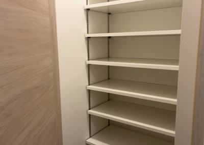 【収納】 | ミオカステーロ八王子Ⅱ | デザイン性を重視しすぎて収納が少なかった！なんてことにならないため、事前に現地で収納の数を確認しておくことをお勧めします。クローゼット以外にも床下収納や屋根裏収納、パントリーなどもチェックしましょう。