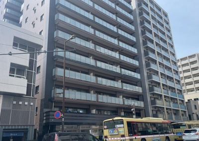 【外観】 | ミオカステーロ八王子Ⅱ | 物件によっては、入居者が個人的に使用できる専用庭がついているものもあります。また、住宅の中にある土間の部分を庭と呼ぶこともあります。庭の用途は住む人によって変わり、それによってデザインもさまざまです。