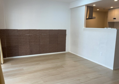 【居間・リビング】 | ミオカステーロ八王子Ⅱ | 直線タイプはLとDKを一直線に並べた形で対面キッチンのタイプです。一般的なのでよく見かけるかもしれません。直線タイプに似た直接アイランドタイプは、キッチンとダイニングの間に壁がない分広く感じられます。