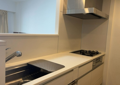 【キッチン】 | ミオカステーロ八王子Ⅱ | 標準的なシステムキッチンの横幅は、165cm～300cm程度です。2100・2400・2550・2700などミリ単位で表記されます。普段どのように料理をするのかを想定しながら合ったサイズを選びましょう