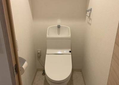 【トイレ】 | ミオカステーロ八王子Ⅱ | トイレは大きさや形、機能、抗菌性などが異なる多種多彩なタイプが各メーカーから出ています。それぞれに良さがあるため、事前にどういったタイプのトイレがいいのかをご家庭内で決めて、内見に行くといいでしょう。