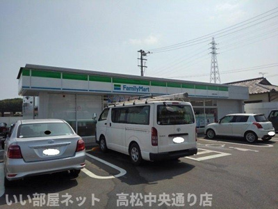 【周辺】 | ポム・ド・テールＢ | ファミリーマート丸亀山北町店まで950m