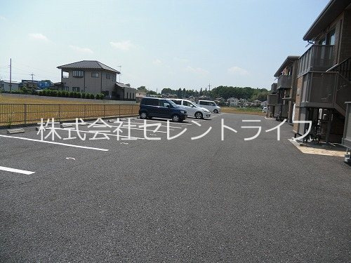 プレミールⅡの駐車場